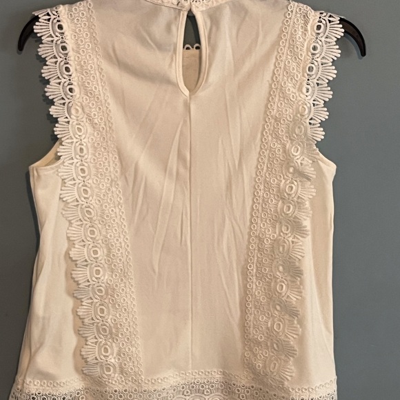 SELLING BLACK TAPE WOMEN BLOUSE SIZE PM COLOR CREAM SLEEVELESS BNWOT - Picture 9 of 12